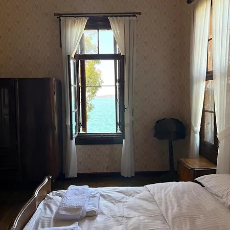 Private 2br In Historic Seafront Mansion W Balcony & Cunda View * Ayvalı