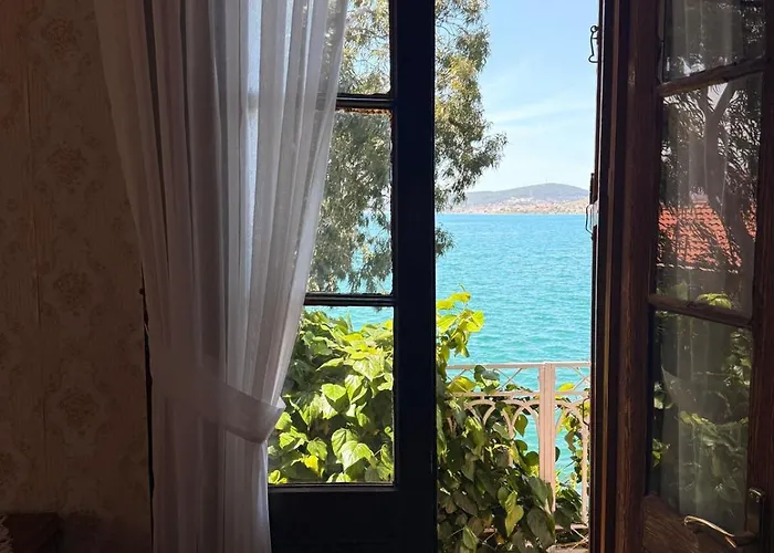 Private 2br In Historic Seafront Mansion W Balcony & Cunda View